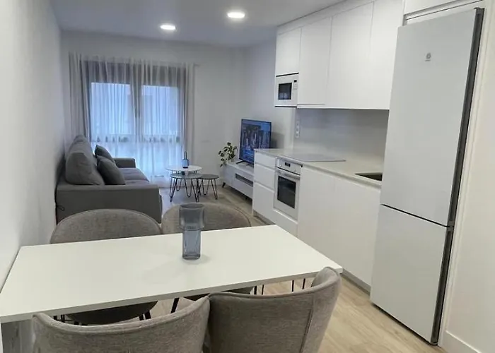 Apartment Albareda 83 *